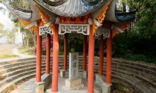 京口瓜洲一水间的下一句